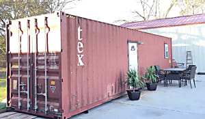 Een prachtig huis gemaakt van deze containers, wacht maar tot je de binnenkant ziet!