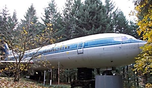 Man Buys Boeing 727 For $100,000 And Turns It Into His Home
