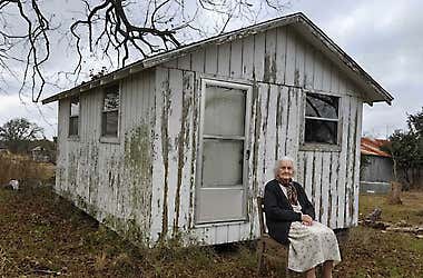 Retiree Turns Abandoned Shed Into a Dream Home: Architects Are Speechless