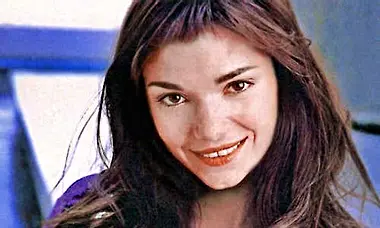 Laura San Giacomo’s Sun-Kissed Look Is Simply Stunning