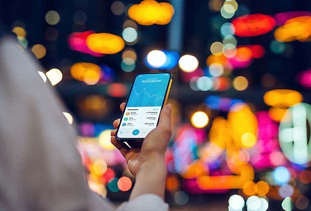 Perdagangkan CFD Emas dengan Broker Tepercaya