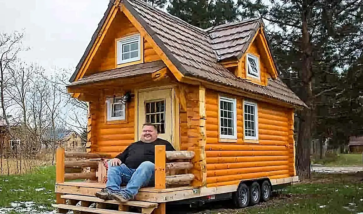 This Man’s 290 Sq. Ft. Tiny House Is Full of Surprises – Take a Look Inside!