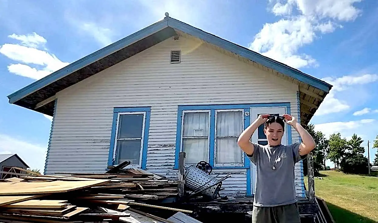 She Paid $1 For This. The Inside Is Unreal