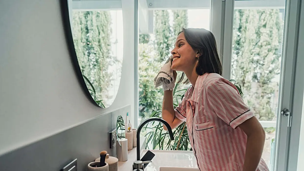Sensitive Skin Meets Calm with Leaves and Lipstick [Shop now]