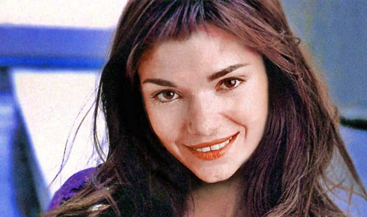 Laura San Giacomo’s Sun-Kissed Look Is Simply Stunning