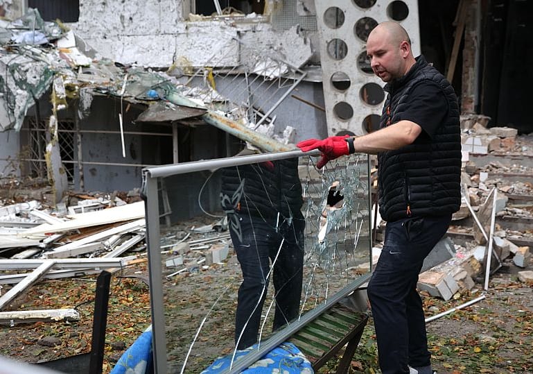 Au moins cinq morts dans une attaque de drones et de missiles russes sur l'Ukraine