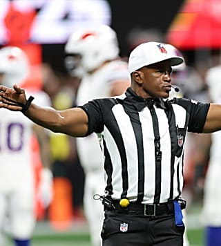 Do Super Bowl ao trabalho no escritório: a vida atípica dos árbitros da NFL